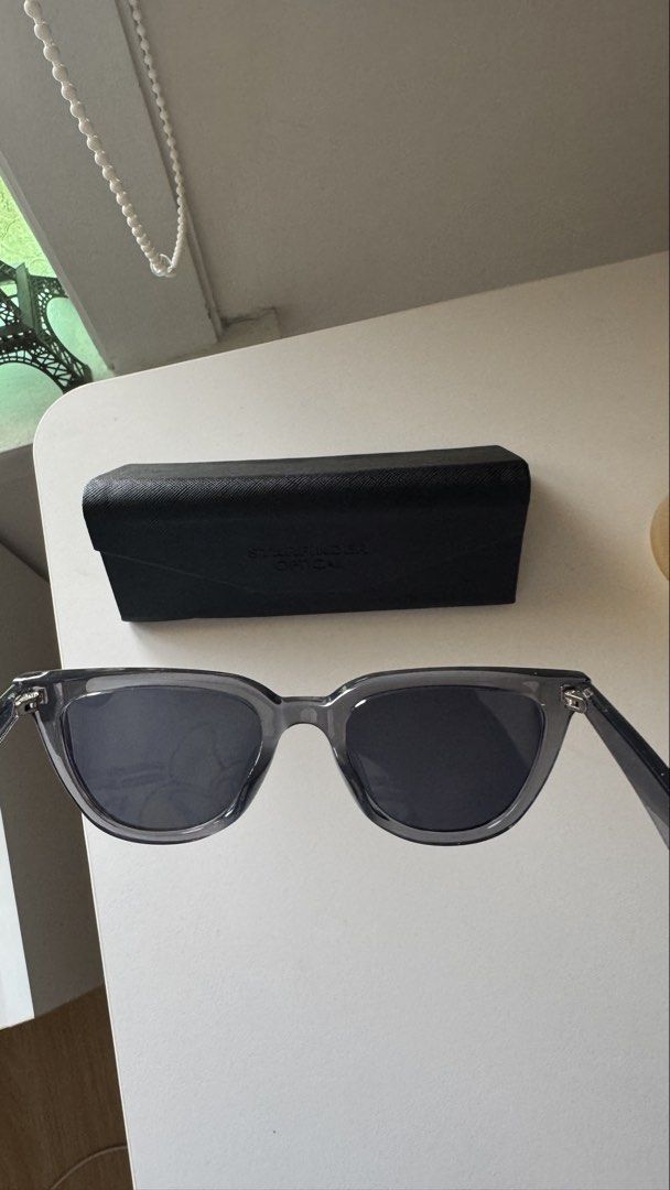 Starfinder Optical Grey/Black Sunglasses (Category: Sunglasses & Eyewear) located in Paranaque City. Submitted by migvee (Listing ID 1438380612, Image 3). Description: - Starfinder Optical sunglasses - Sleek, dark frame and lenses - Modern design for everyday wear - Includes a black protective case - Case features embossed brand name.