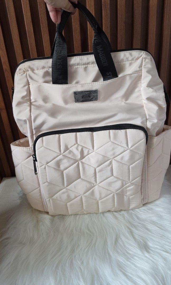Steve Madden Bagback (Category: Backpacks) located in Tarlac. Submitted by shopwithlizzie26 (Listing ID 1438312721, Image 1). Description: .