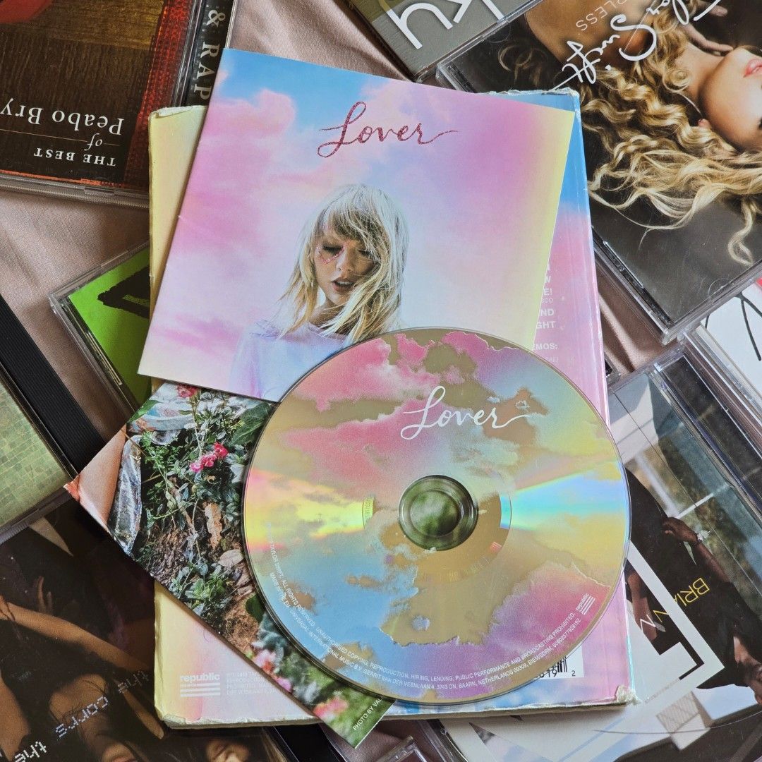 Taylor Swift LOVER Cd booklet diary (Category: CDs & DVDs) located in Katipunan. Submitted by fhebnadela (Listing ID 1438354349, Image 3). Description: .