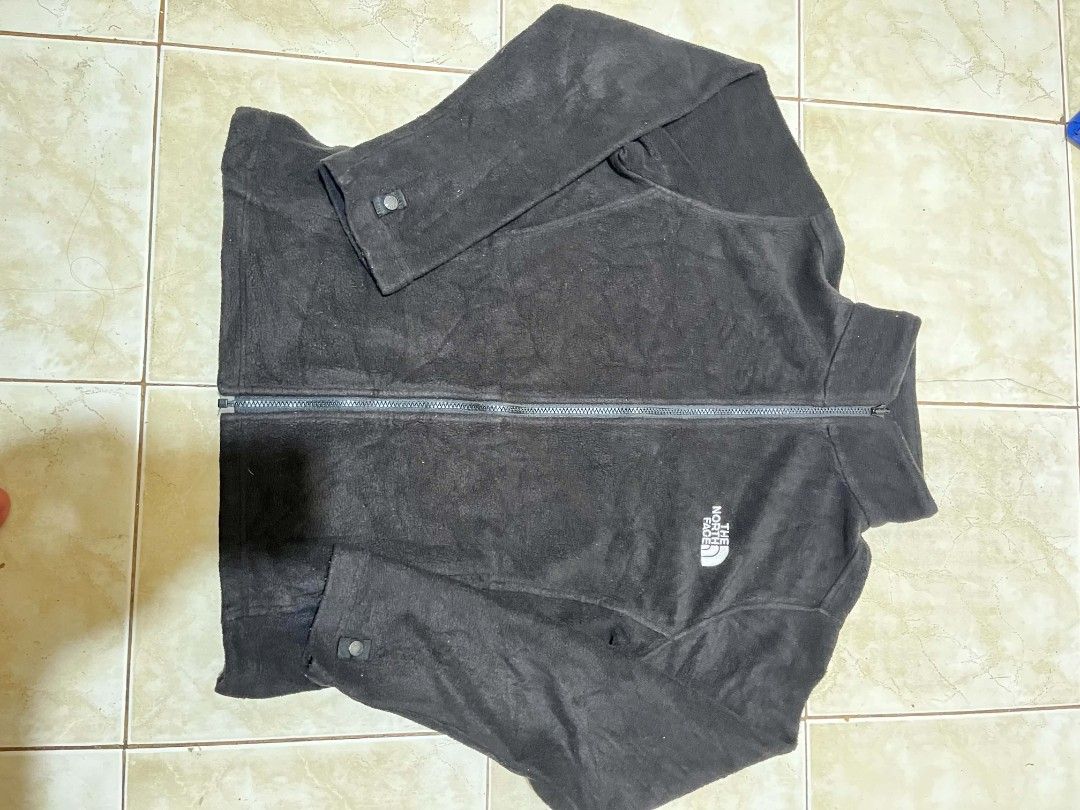 The North Face Fleece Jacket XL (Category: Coats, Jackets and Outerwear) located in Cagayan de Oro. Submitted by neyothrift (Listing ID 1438332628, Image 1). Description: - The North Face fleece jacket - Color: Dark grey - Size: XL - Full zip closure - Small logo on chest - Two buttons on sleeves - High collar - "Complimentary Products" tag.