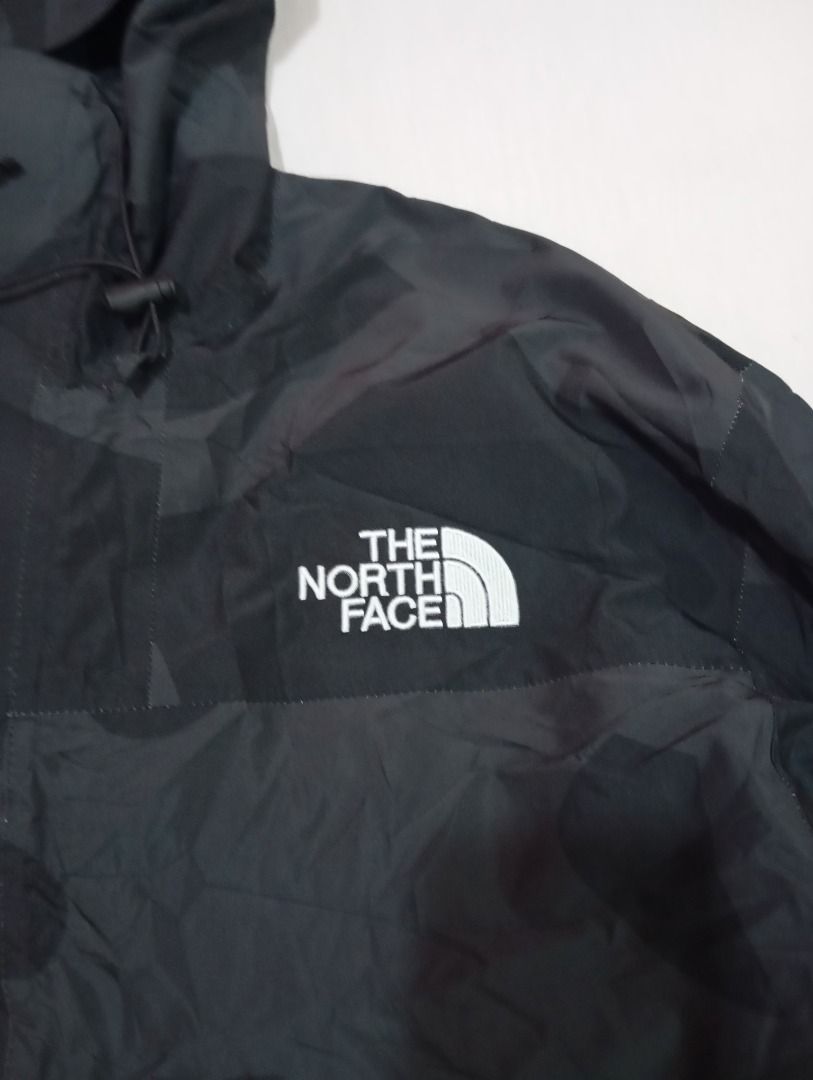 KAWS x The North Face Retro 1986 Mountain Jacket (Category: Coats, Jackets and Outerwear) located in Cagayan de Oro. Submitted by hustlefinds (Listing ID 1438355378, Image 3). Description: KAWS x The North Face Retro 1986 Mountain Jacket in black featuring an abstract camouflage pattern. Brand new condition.