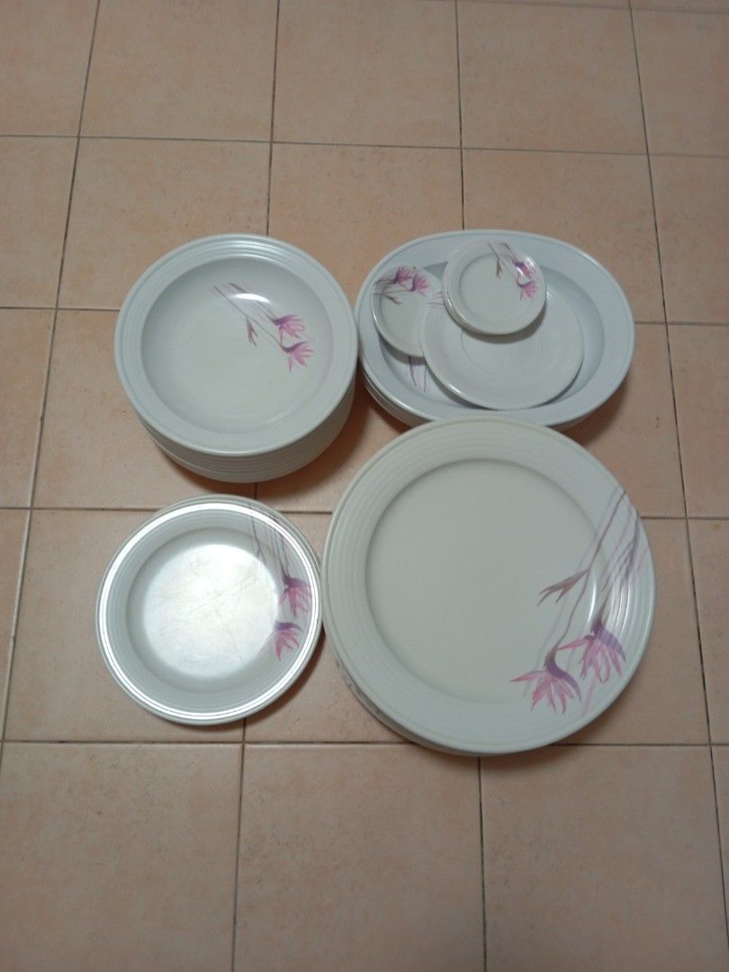 Tupperware Select Line Dinnerware Set456467828777963520