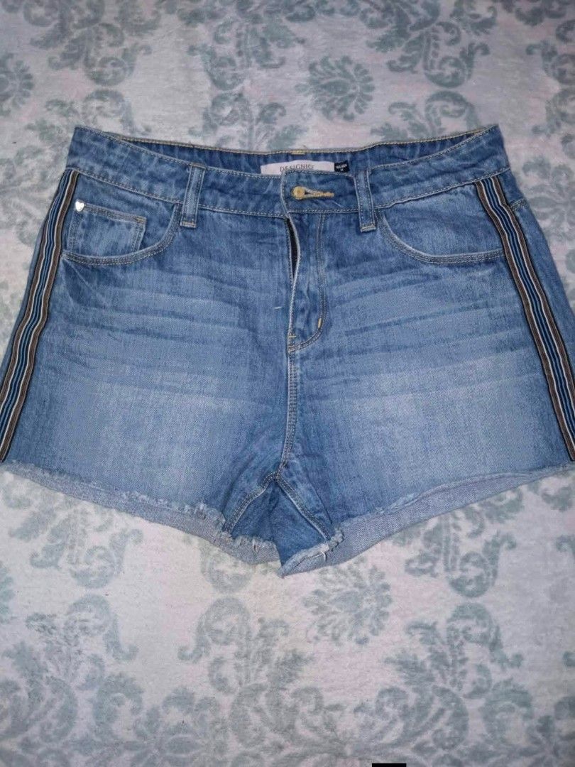 Ukay Shorts for Women Bale (Category: Shorts) located in Manila. Submitted by princee08 (Listing ID 1438483796, Image 3). Description: For SALE Ukay Shorts/Skorts for Women Mixed of Highwaist and Midwaist 130 more or less These are ukay, pls manage ur expectations P1500 only Pics posted are included LOC: Manila PM if interested.