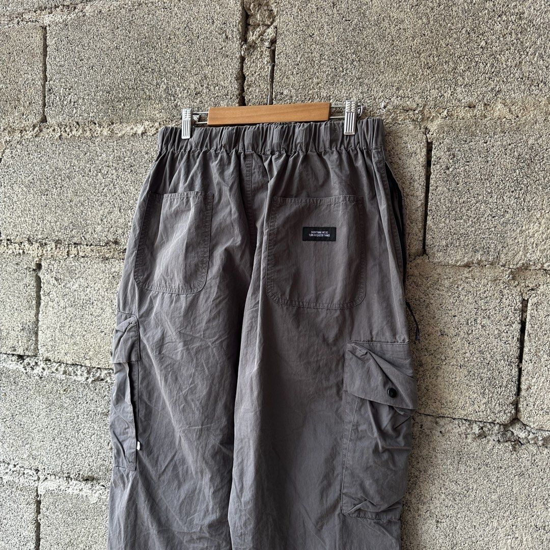 UNBENT CARGO PANTS (Category: Jeans) located in Baguio. Submitted by subaitems (Listing ID 1438381215, Image 3). Description: UNBENT Oversized Cargo Pants — 📐Waistline: 30”-34” Length: 39” Thigh: 14” Leg Opening: 9” .