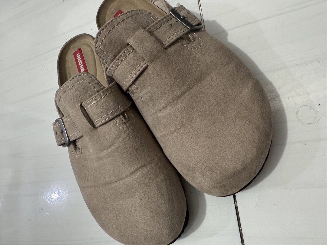 Unionbay Clogs (Category: Slippers & Slides) located in Taguig. Submitted by bncdnc (Listing ID 1438401689, Image 1). Description: - Unionbay clogs - Neutral beige color - Buckle detail - Cushioned insole for comfort - Brand name visible on insole - Perfect for casual wear.