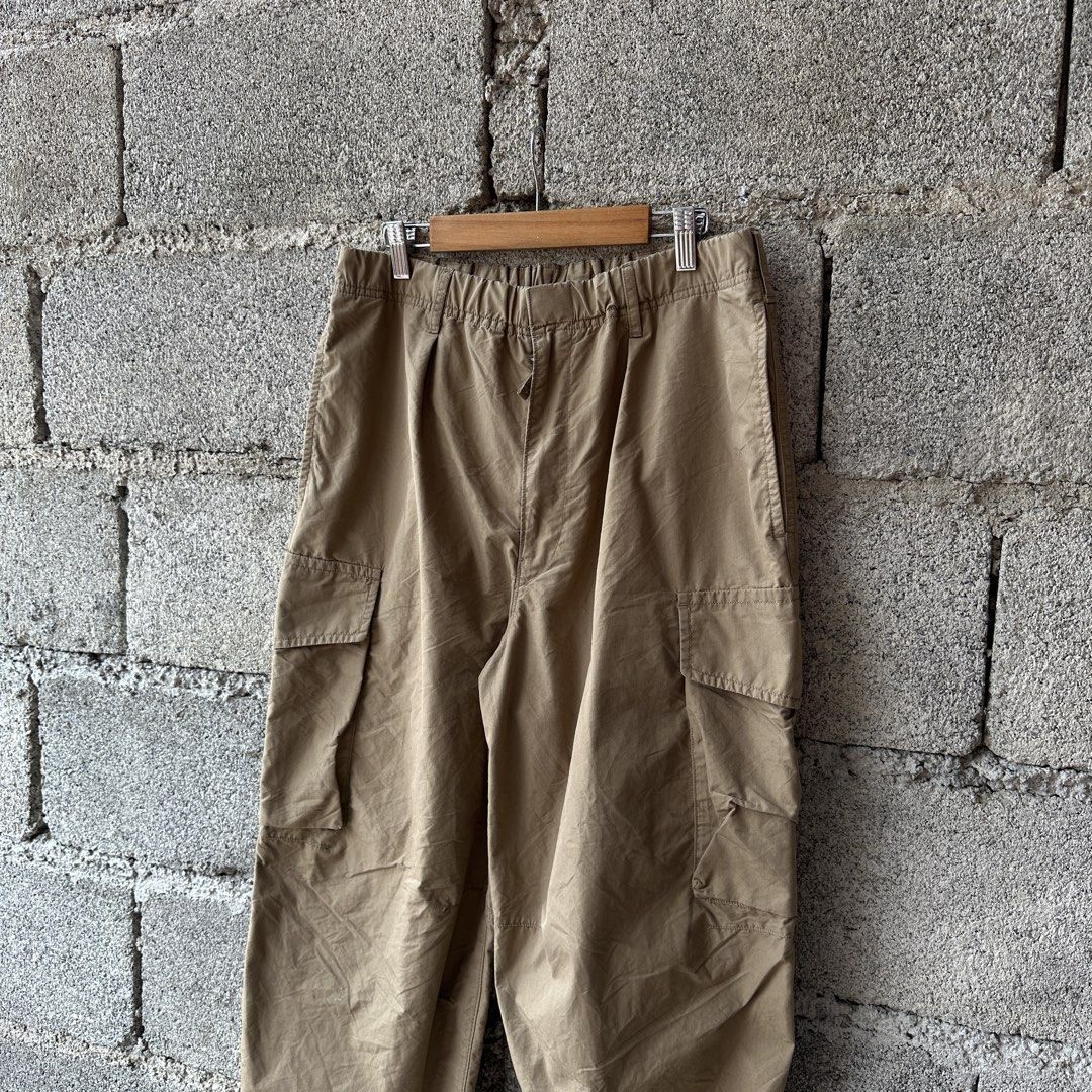 UNIQLO CARGO PANTS (Category: Jeans) located in Baguio. Submitted by subaitems (Listing ID 1438381214, Image 2). Description: UNIQLO Cargo Pants — 📐Waistline: 30”-34” Length: 41” Thigh: 13.5” Leg Opening: 9”.