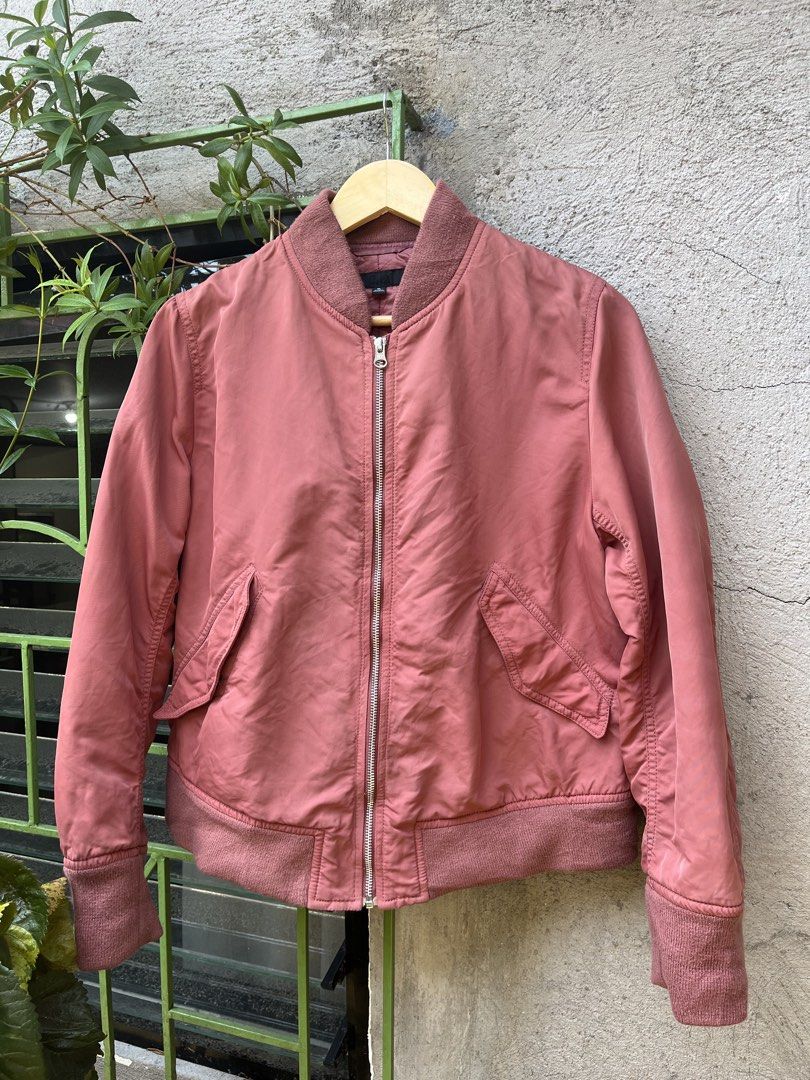 Uniqlo Cropped Bomber Jacket (Heavy Weight) (Category: Coats, Jackets and Outerwear) located in Dasmarinas. Submitted by kai2728 (Listing ID 1438399622, Image 2). Description: Uniqlo Cropped Bomber Jacket (Heavy Weight) Color: Old Rose (8.5/10) XL on tag 23” L x 21” W Sleeve: 23” With minor issue (see last pics). hidden, nit visible on outer appearance 650 + SF Shipping fee to be shouldered by the buyer Pick up, lalamove, or Jnt only Payment firs