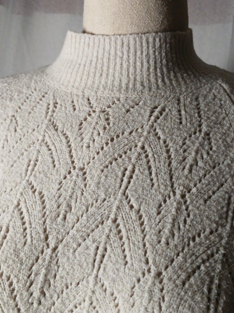 Uniqlo Knitted semi turtleneck (Category: Coats, Jackets and Outerwear) located in Calamba. Submitted by louisa_pons (Listing ID 1438408118, Image 3). Description: Stretchable and soft. Fits Small up to Medium best. No damages, great condition, and has a warm cream color. Open for negotiations!!🤗❤️.