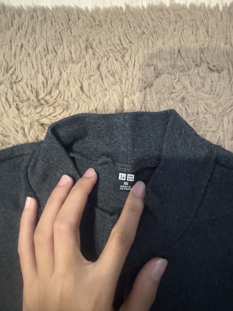 Uniqlo Semi Longsleeves (Category: Longsleeves) located in Oroquieta. Submitted by immika1999 (Listing ID 1438386224, Image 2). Description: .