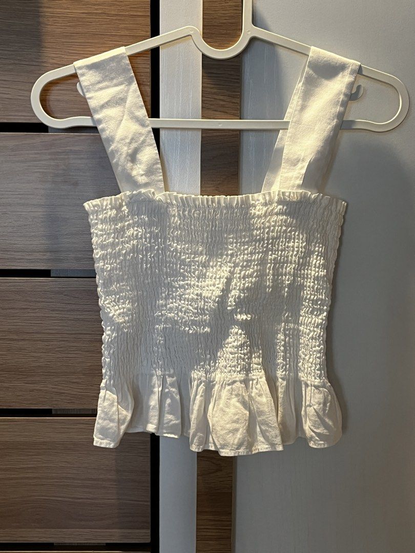 [SOLD] Uniqlo white smocked ruffled top (Category: Sleeveless) located in Manila. Submitted by shopthevintage (Listing ID 1438355184, Image 1). Description: pm for more details.