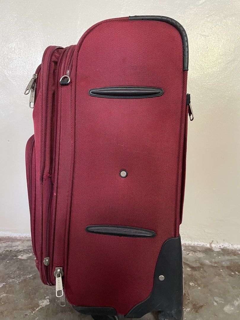 Urban Luggage Maroon Suitcase (Category: Luggage) located in Santa Rosa. Submitted by emelyn71 (Listing ID 1438383111, Image 2). Description: - Maroon Urban luggage - Multiple compartments - TSA lock for security - Retractable handle and wheels for easy transport - Interior straps to secure belongings - Front pocket for quick access - Top handle for carrying - Patterned interior lining - Visible zippers.