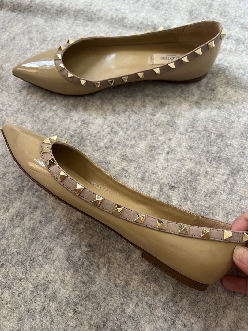 VALENTINO POUDRE ROCKSTUD BALLERINA (Category: Sneakers & Footwear) located in Quezon City. Submitted by shoppingiseasy (Listing ID 1438405123, Image 3). Description: VALENTINO POUDRE ROCKSTUD BALLERINA Size 39 Comes with box, dustbag and extra stud Signs of use Authentic Selling at 20,000 pesos.