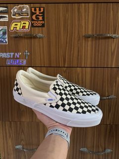 (Category: ) located in . Submitted by 103.footwear (Listing ID 1438330100, Image 1). Description: .