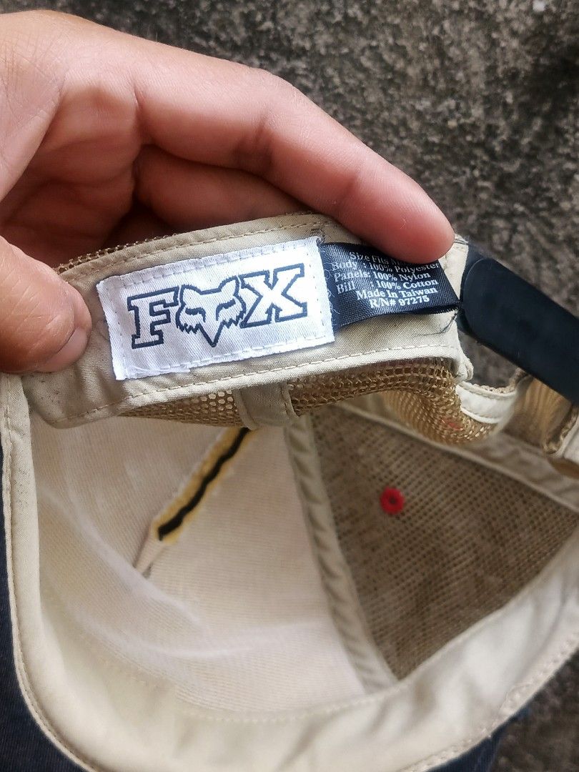 Vintage cap FOX (Category: Caps & Hats) located in Goa. Submitted by neils13thrifted (Listing ID 1438437689, Image 3). Description: bawal maarte minimal used condition need wash.