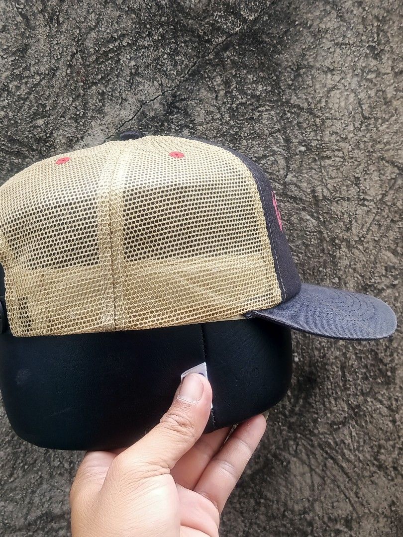 Vintage cap FOX (Category: Caps & Hats) located in Goa. Submitted by neils13thrifted (Listing ID 1438437689, Image 2). Description: bawal maarte minimal used condition need wash.