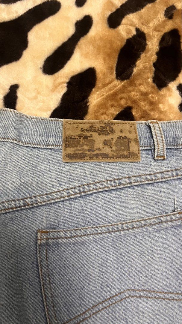 Vintage Denim Shorts Size 38 (Category: Shorts) located in Cabuyao City. Submitted by kisyana (Listing ID 1438456961, Image 3). Description: - Light wash denim shorts - Size 38 - Classic five-pocket design - Button and zipper closure - Made of 100% cotton - Vintage look.