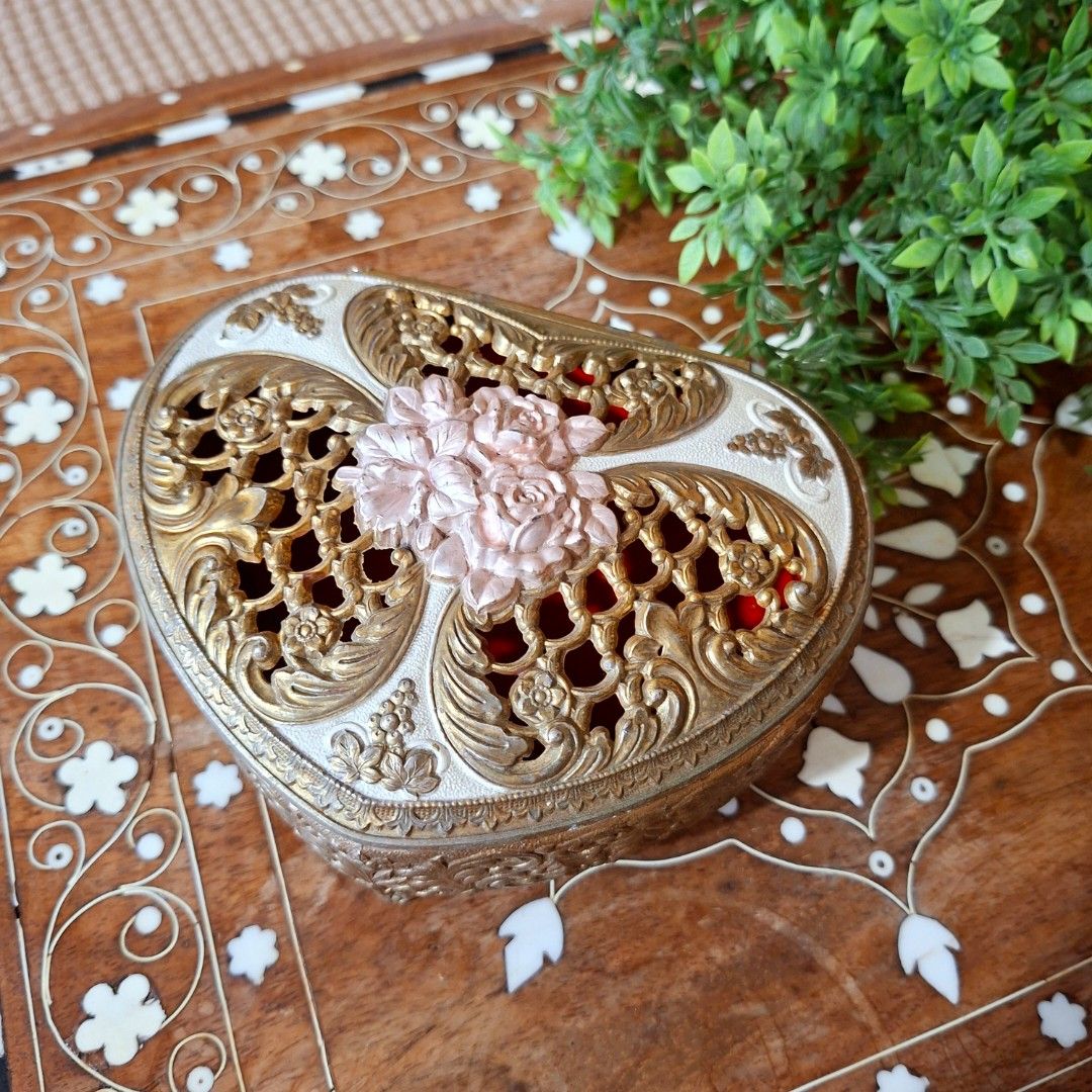 Vintage antique old regency victorian heart metal trinket box (damaged hinge) (Category: Accessory Holder, Box & Organizers) located in Dasmarinas. Submitted by millennialmeetsvintage (Listing ID 1438456645, Image 3). Description: unaltered vintage condition what u see is what u get last price posted, no haggling 🙅🏻‍♀️ 🌍ships from DASMA, CAVITE 🚚 shipping via Lalamove only ❌no reservations, first-to-pay basis ❌no physical store, no walk-ins ❌
