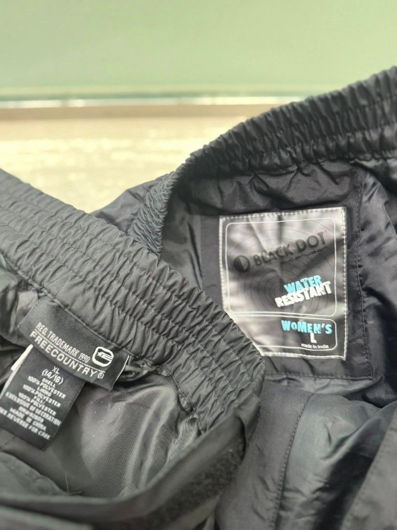 WATER RESISTANT PANTS (Category: Activewear) located in Manila. Submitted by johnangelo27 (Listing ID 1438483626, Image 2). Description: Aspack only.