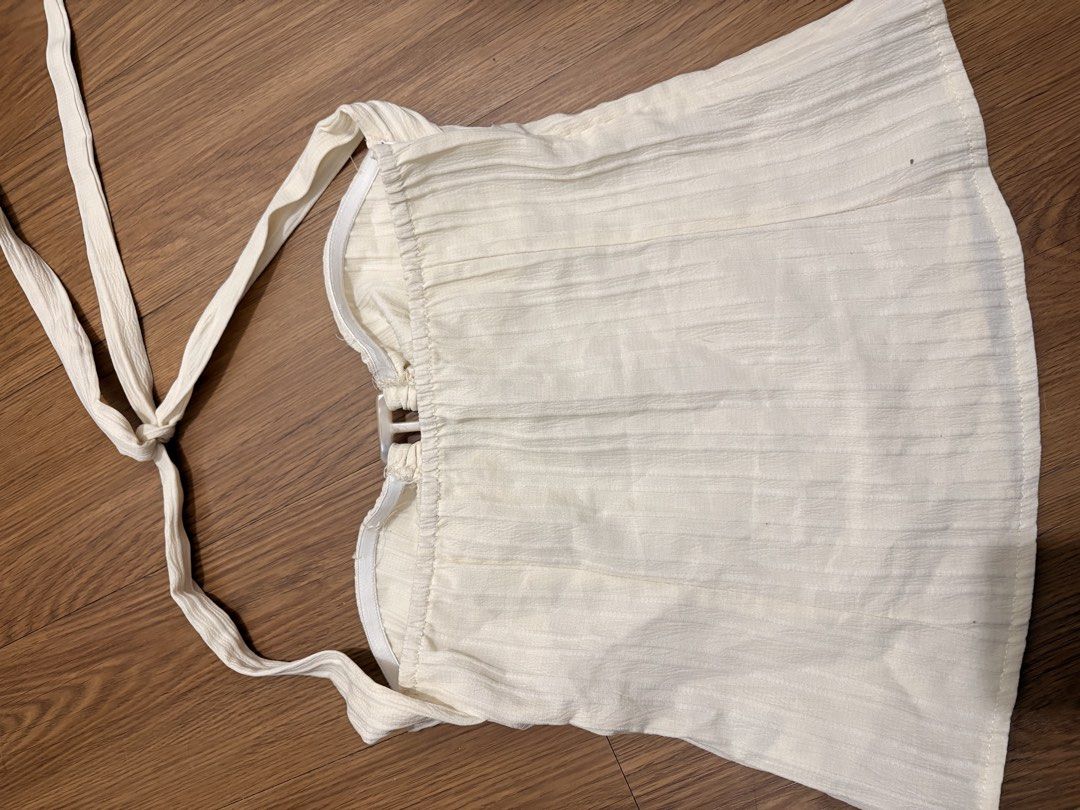 White Halter Top with Buckle Detail (Category: Sleeveless) located in Manila. Submitted by roccolini (Listing ID 1438469627, Image 2). Description: - White halter top - Unique buckle detail - Textured fabric - Tie-up straps for adjustable fit - Flattering silhouette - Versatile for various occasions Never used. Stocked only. Negotiable. Can deliver thru jrs/jnt/lalamove (metro manila only). Sf will be handled by buyer. .