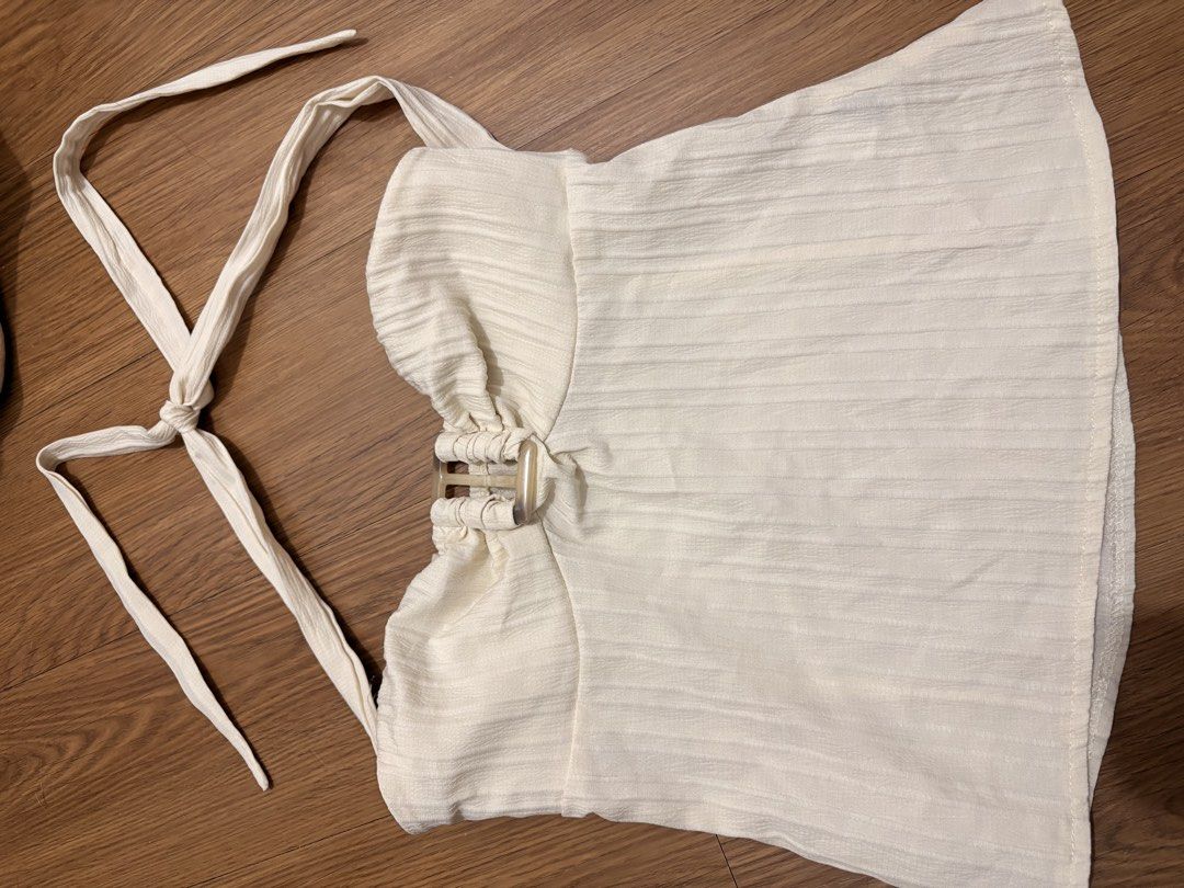 White Halter Top with Buckle Detail (Category: Sleeveless) located in Manila. Submitted by roccolini (Listing ID 1438469627, Image 1). Description: - White halter top - Unique buckle detail - Textured fabric - Tie-up straps for adjustable fit - Flattering silhouette - Versatile for various occasions Never used. Stocked only. Negotiable. Can deliver thru jrs/jnt/lalamove (metro manila only). Sf will be handled by buyer. .