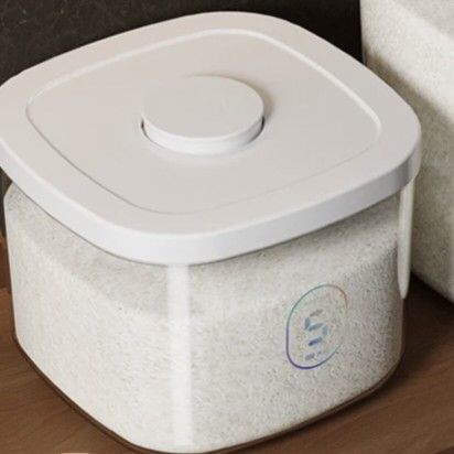 White Square Food Storage Container (Category: Food Organization & Storage) located in Caloocan City. Submitted by freecrystal_2d8504 (Listing ID 1438359991, Image 1). Description: - Square white food storage container - Clear body for easy content viewing - Matching lid with circular handle - Perfect for storing rice, grains, and other dry ingredients - Durable and food-safe design.