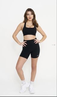 (Category: ) located in . Submitted by wardrobecleanse_ (Listing ID 1438399571, Image 1). Description: .