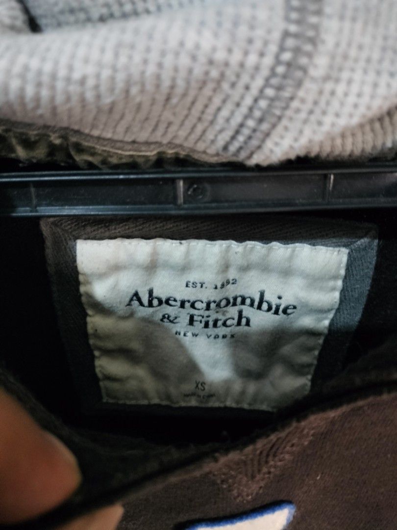 y2k abercrombie hoodie jacket (Category: Longsleeves) located in Calasiao. Submitted by junabella113639 (Listing ID 1438442705, Image 2). Description: Y2k abercrombie & fitch hoodie jacket xs huge fit excellent condition 249+sf.