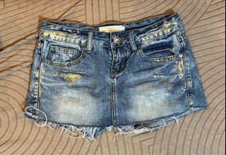 (Category: ) located in . Submitted by hanwardrobe (Listing ID 1438410308, Image 1). Description: .