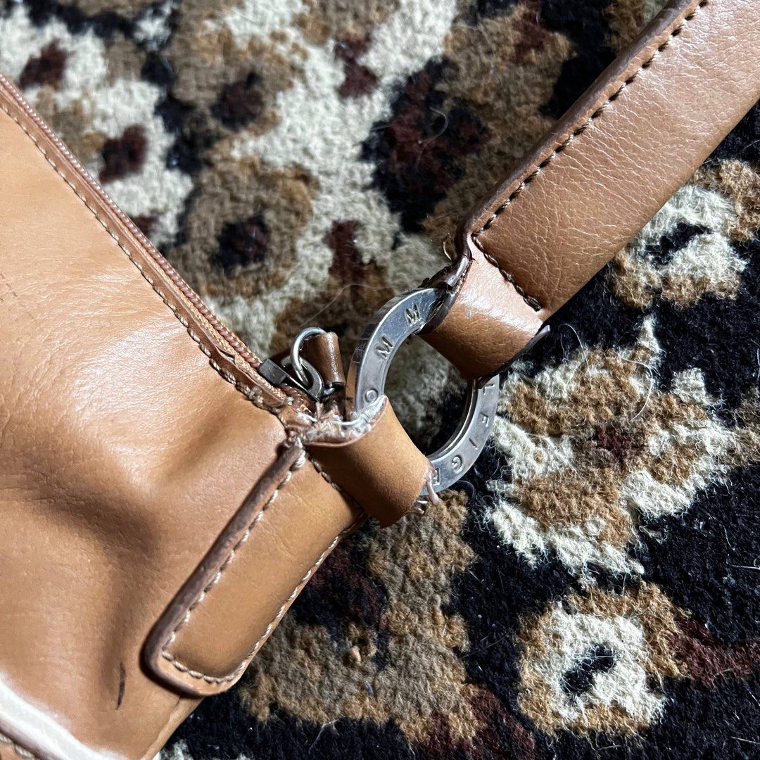 Y2k Tommy Hilfiger Kili Bag (Category: Shoulder Bags) located in Manila. Submitted by lexia_swrdrbfinds (Listing ID 1438356525, Image 2). Description: ⋆ 𐙚 ̊ Y2k Tommy Hilfiger Kili Bag 🌸issue: none 🌸material: leather 𝓟𝓻𝒊𝓬𝓮: 400 ✦ plus shipping fee.