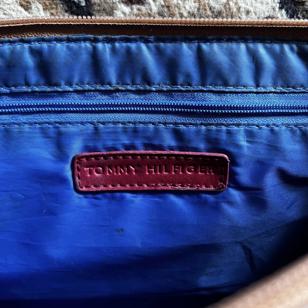 Y2k Tommy Hilfiger Kili Bag (Category: Shoulder Bags) located in Manila. Submitted by lexia_swrdrbfinds (Listing ID 1438356525, Image 3). Description: ⋆ 𐙚 ̊ Y2k Tommy Hilfiger Kili Bag 🌸issue: none 🌸material: leather 𝓟𝓻𝒊𝓬𝓮: 400 ✦ plus shipping fee.
