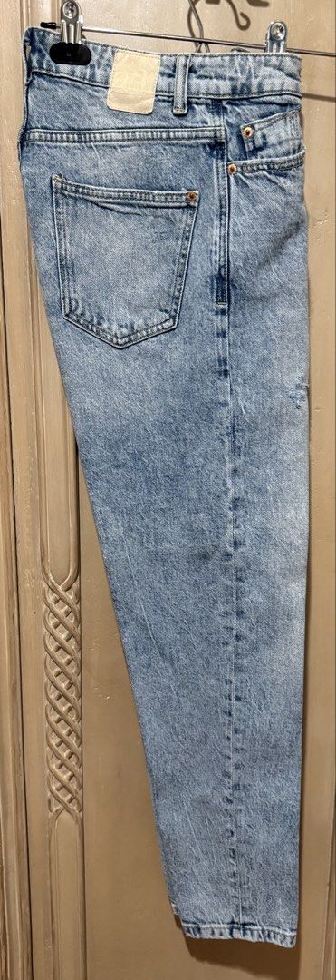 Zara Denim Jeans-Mom Jeans (Category: Jeans) located in Quezon City. Submitted by d.othersetc (Listing ID 1438403463, Image 3). Description: Zara high-waisted denim jeans feature a light wash with a slightly distressed or “acid wash” finish. They are identified as Mom Jeans, a popular Zara silhouette known for a high rise and slightly relaxed fit through the legs..