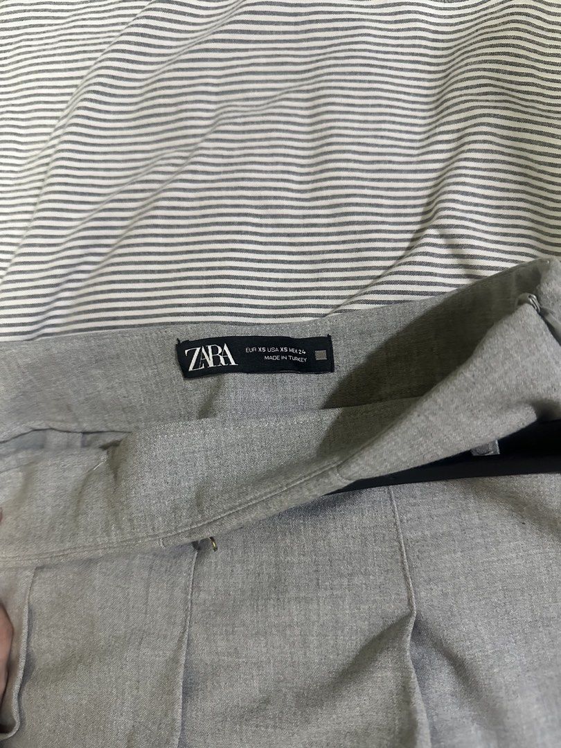 Zara Gray Pleated Skort with Belt (Category: Skirts) located in Quezon City. Submitted by petiteclothes (Listing ID 1438453215, Image 2). Description: - Zara gray pleated skort (size XS) - Includes matching belt - Classic design with flattering fit - Zipper closure - would rather keep than sell low .