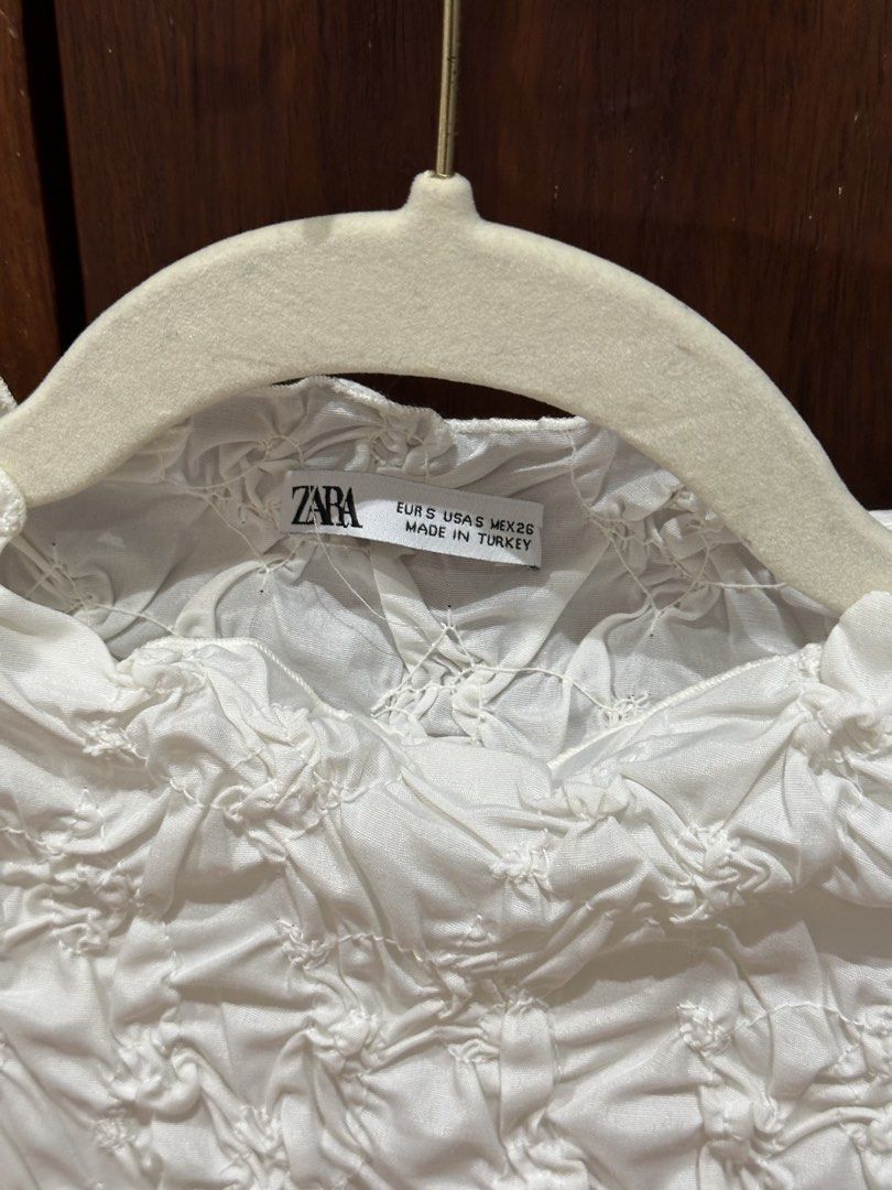 Zara Textured Crop Top (Category: Blouses) located in Manila. Submitted by mdeclutterrr (Listing ID 1438410037, Image 2). Description: ZARA textured top Black and white Can be bought separately Used once 600 for one, 1000 for both.