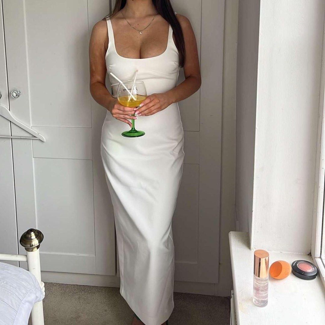 Zara White Maxi Dress (Category: Dresses) located in Mandaluyong City. Submitted by meridaaa (Listing ID 1438482215, Image 3). Description: - White maxi dress - Square neckline - Bodycon fit - Perfect for a night out or special occasion - Versatile: dress it up or down - Worn once.