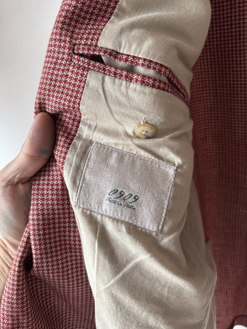 0909 Italia Sport Coat | 3 Roll 2 w Patch Pockets (Category: Coats, Jackets and Outerwear) located in Quezon City. Submitted by bbo55 (Listing ID 1438548343, Image 3). Description: 0909 Italia Sport Coat | 3 Roll 2 w Patch Pockets Wool and Linen Blend Quarter Lined with side vent flaps. Minimal shoulder pads. Very Neapolitan tailoring Minor issues: Fraying on pits but unnoticeable when worn Dimensions: Shoulders: 17.5 Length: 29 Pit to pit: 20 Sl