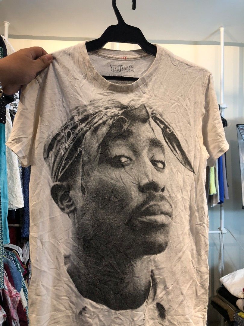 2Pac Tupac Shakur Mens Rap T-Shirt Big Print (Category: Tshirts & Polo Shirts ) located in Los Banos. Submitted by ayeeeel (Listing ID 1438676022, Image 2). Description: 2Pac Tupac Shakur Mens Rap T-Shirt Big Print SIZE : SMALL COLOR RATE : 100000000🔥/ 10 CONDITION : LIKE NEW CONDITION NO ISSUE Price + SF Courier : J&7 ‼️PWEDE TUMAWAD WAGLANG SAGAD‼️ LOCATION : LOSBAÑOS LAGUNA.