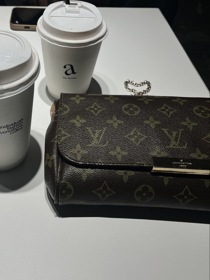 louis vuitton monogram favorite MM (Category: Luxury Bags & Wallets) located in Manila. Submitted by moyi060500 (Listing ID 1388543824, Image 1). Description: - Preloved from Japan - Authenticity not guaranteed. Kindly verify on your end. The bag is still in very good quality. - 10 days layaway/installment plan - Downpayment of at least 500 pesos is required to reserve the item. - DP is non-refundable in the case of order cancellation. Please Thi