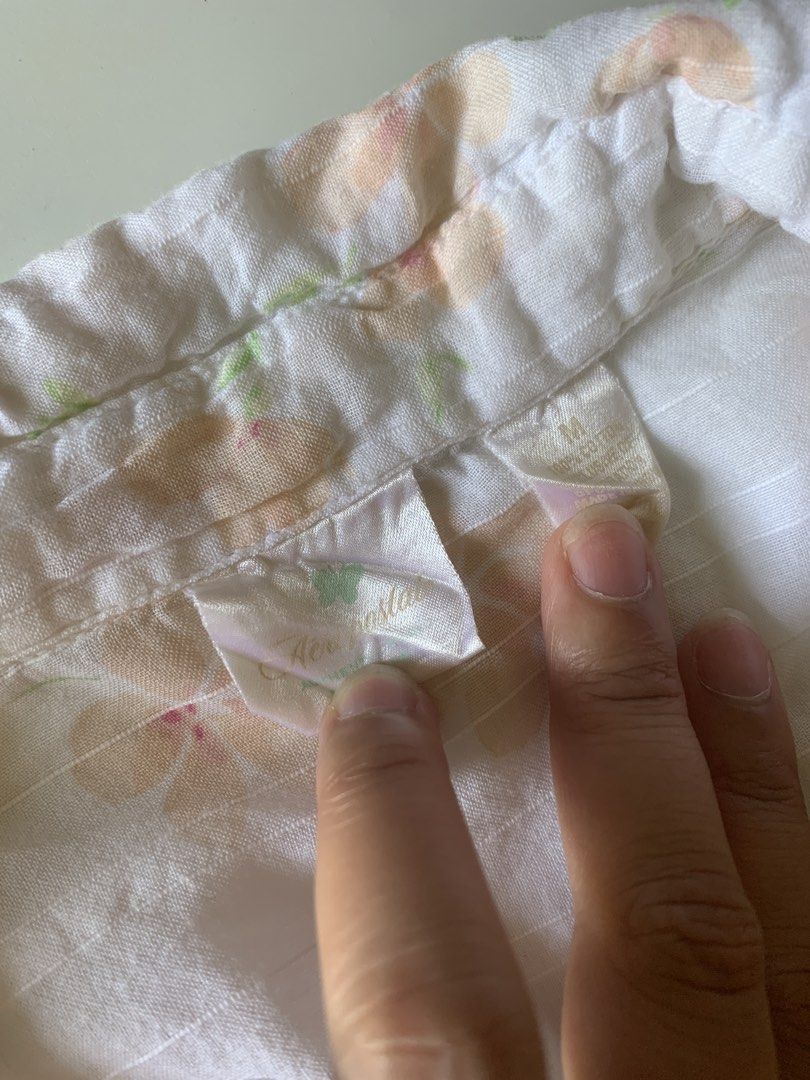 Aeropostale cover up (Category: Longsleeves) located in Dumangas. Submitted by lavish.ph_igshop (Listing ID 1438589930, Image 2). Description: Size: M on tag, fits XS &S Flaw: unnoticeable small ripped on left shoulder & discoloration (see slides) .