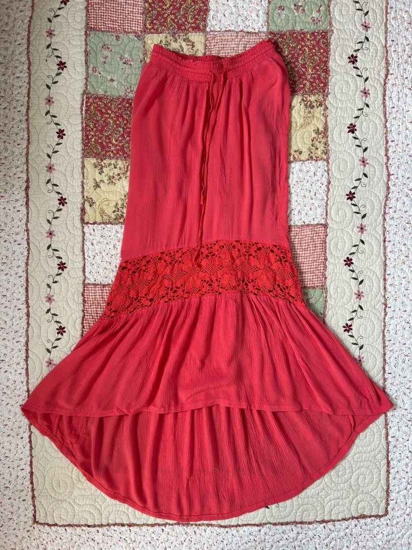 AEROPOSTALE Red Orange Beach Maxi Skirt (Category: Skirts) located in Quezon City. Submitted by cooroe.mnl (Listing ID 1438503738, Image 1). Description: Waist 22-30, length 40 10/10.