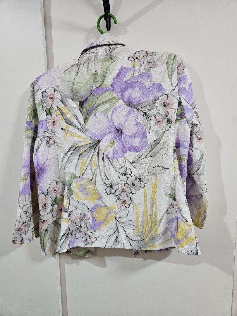Alfred Dunner Floral Blazer 12P (Category: Coats, Jackets and Outerwear) located in Caloocan City. Submitted by rm.diaz (Listing ID 1438553073, Image 3). Description: - Alfred Dunner floral blazer - Petite fit, size 12P - Features a white base with purple, yellow, and green floral patterns - Made in Indonesia - White lining.