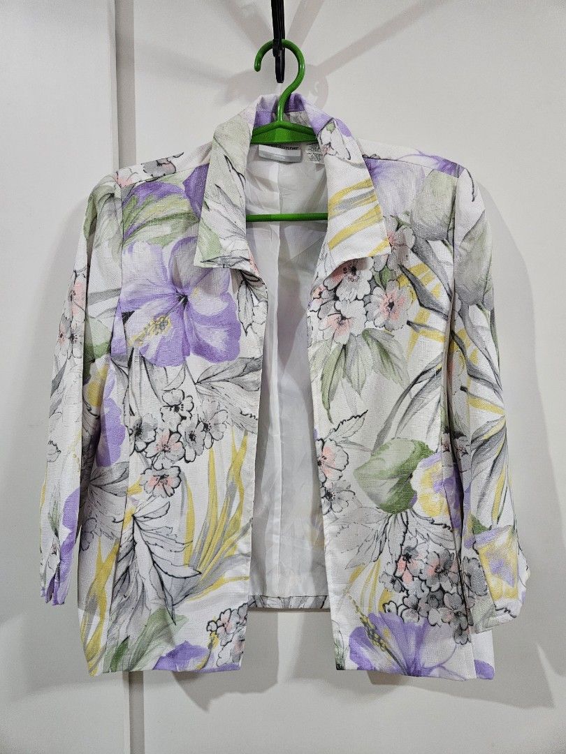 Alfred Dunner Floral Blazer 12P (Category: Coats, Jackets and Outerwear) located in Caloocan City. Submitted by rm.diaz (Listing ID 1438553073, Image 1). Description: - Alfred Dunner floral blazer - Petite fit, size 12P - Features a white base with purple, yellow, and green floral patterns - Made in Indonesia - White lining.