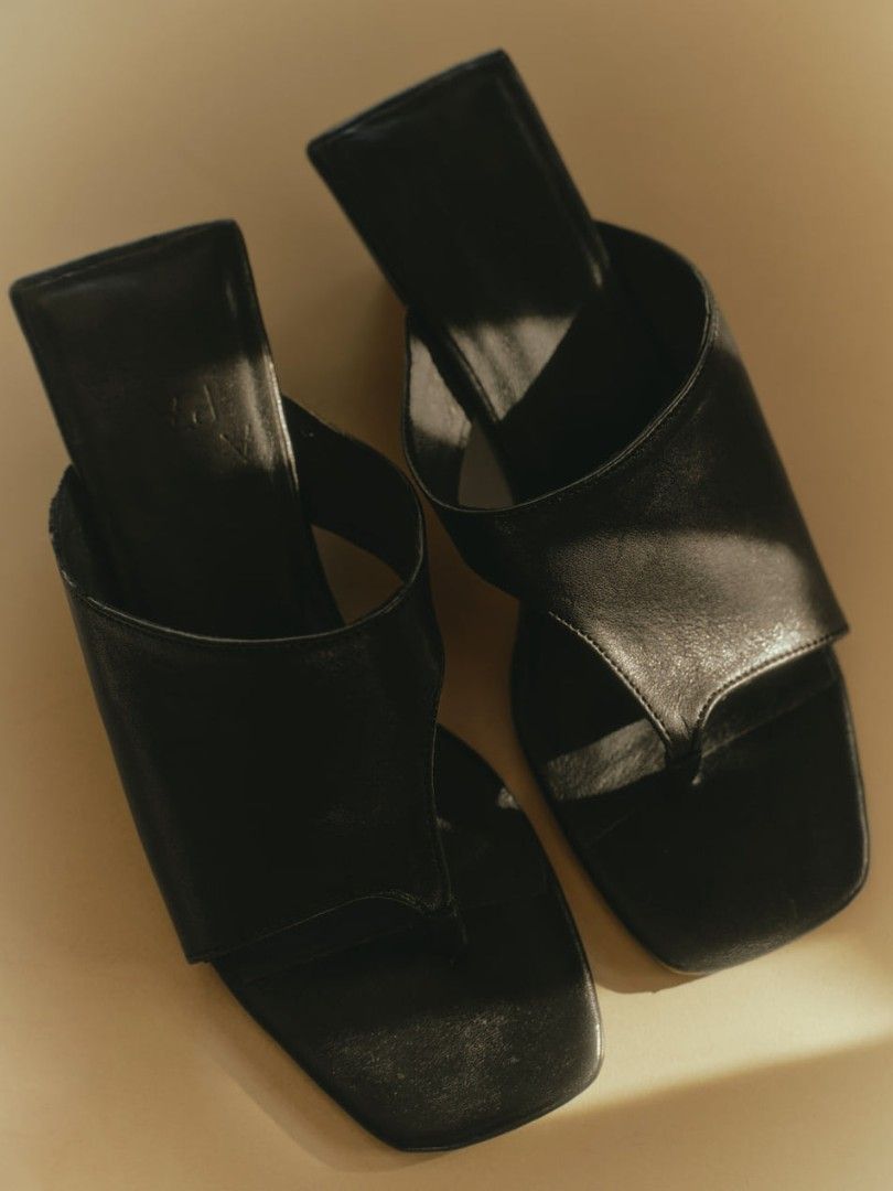Apara Asymmetrical Wedge Heels in Black 40 (Category: Flats & Sandals) located in Manila. Submitted by layovertomarj (Listing ID 1438535338, Image 1). Description: - Black leather thong sandals - Size 40 - Square toe design - Brand visible on insole - Stylish and versatile Bought this for PHP 6,200. Selling for PHP3,000. Shipping included in the price. I can ship same-day if within Metro Manila. RFS: Decluttering.