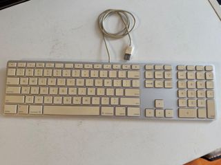 Apple Wired Keyboard462583215728240640
