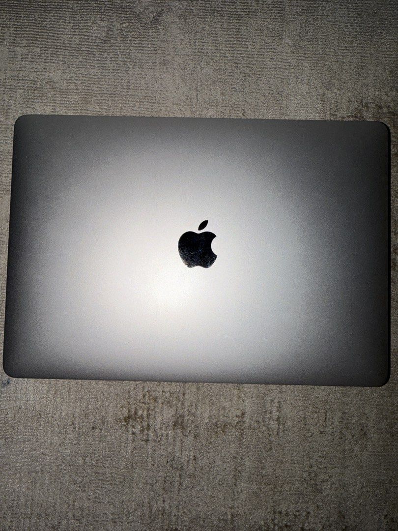 Apple MacBook Pro 13-inch (2019)457712507899105280