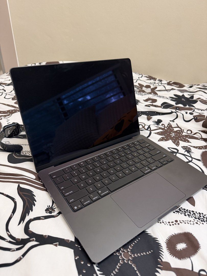 Apple MacBook Pro 14-inch457918960937226241