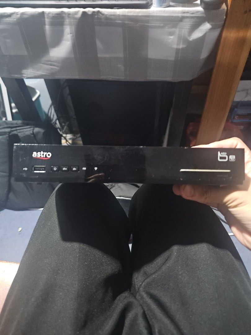 Astro Decoder (Original) (Category: Blu-Ray & Media Players) located in Kuala Lumpur. Submitted by wanaminull22841 (Listing ID 1438632963, Image 1). Description: Astro Decoder only no remote included, Can be used to salvage electronic parts.