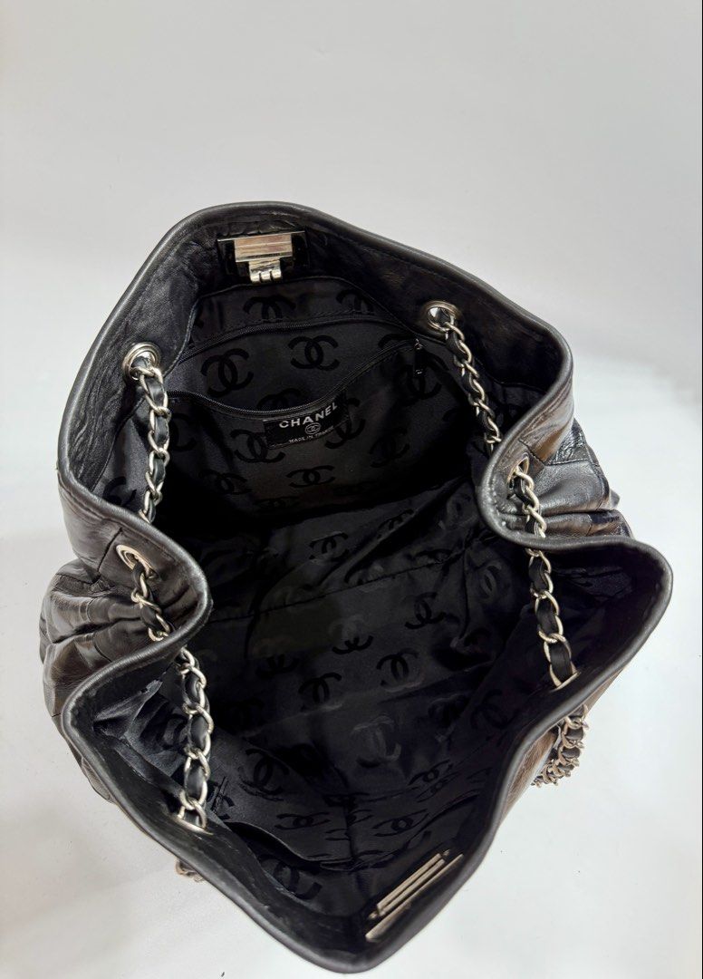 authentic chanel vintage piece shoulder bag (Category: Luxury Bags & Wallets) located in Manila. Submitted by ninalumbang (Listing ID 1438663306, Image 3). Description: .