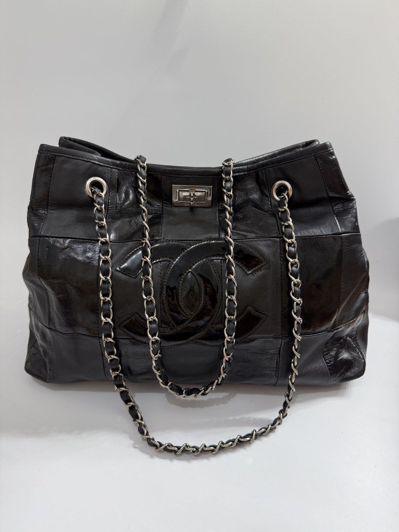 authentic chanel vintage piece shoulder bag (Category: Luxury Bags & Wallets) located in Manila. Submitted by ninalumbang (Listing ID 1438663306, Image 1). Description: .