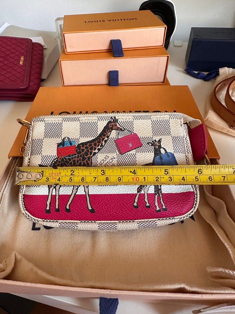 Authentic lv louis vuitton mini pochette limited edition (Category: Cross-body Bags) located in Caloocan City. Submitted by alavishglam (Listing ID 1438649041, Image 3). Description: MAY STAIN SA LOOB .