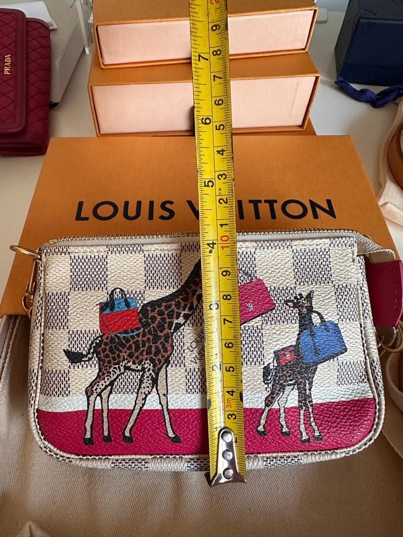 Authentic lv louis vuitton mini pochette limited edition (Category: Cross-body Bags) located in Caloocan City. Submitted by alavishglam (Listing ID 1438649041, Image 2). Description: MAY STAIN SA LOOB .